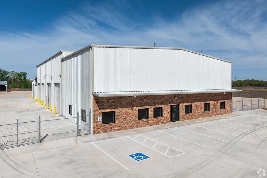 9541 W Reno Ave, Oklahoma City, OK for lease - Building Photo - Image 1 of 5