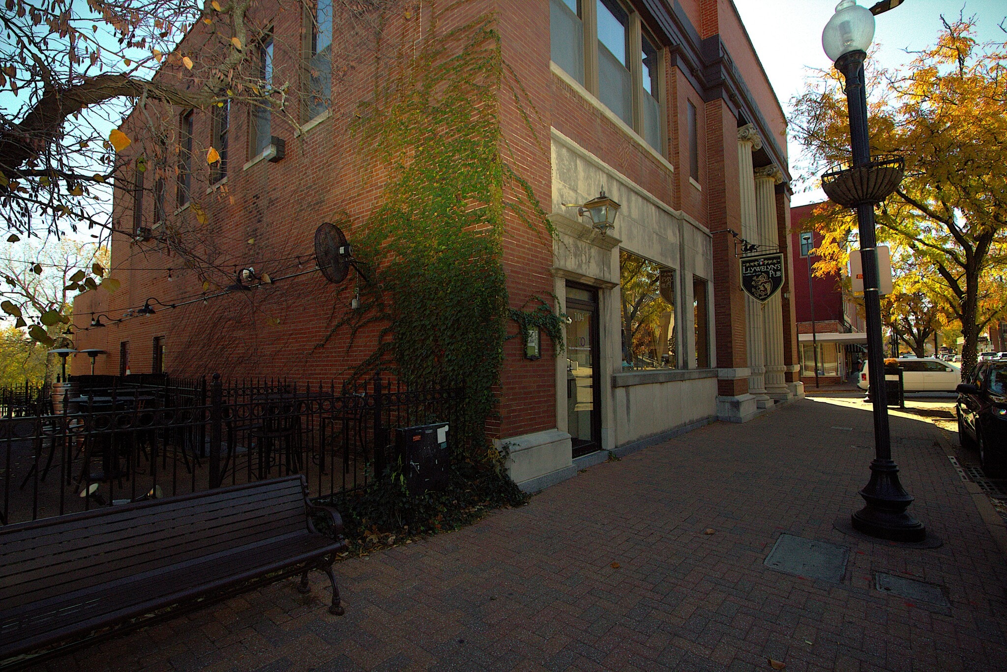 100-104 N Main St, Saint Charles, MO for lease Interior Photo- Image 1 of 11