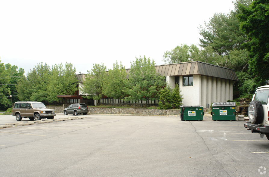 74 W Cedar St, Poughkeepsie, NY for lease - Building Photo - Image 3 of 4