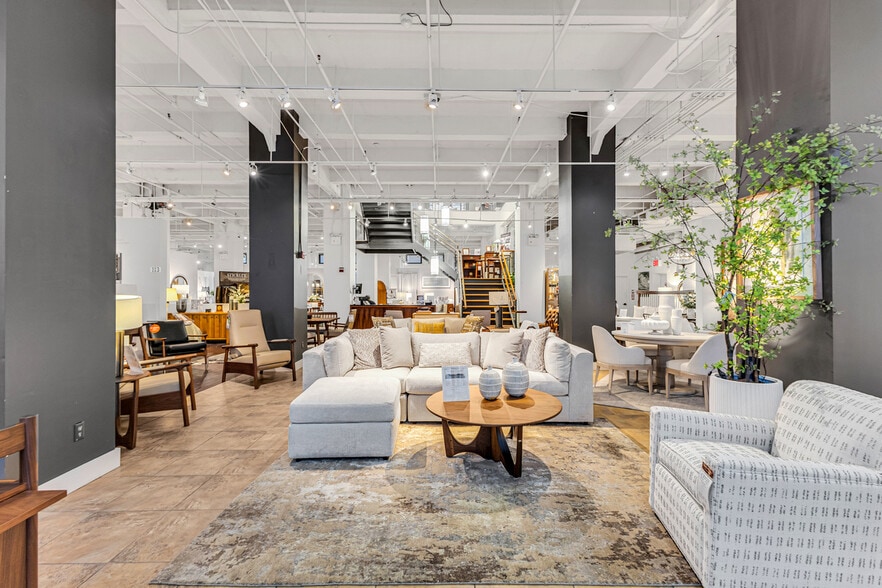 207 W 25th portfolio of 2 properties for sale on LoopNet.com - Building Photo - Image 3 of 8