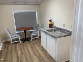 2913 Optimist Dr, Marianna, FL for sale Interior Photo- Image 2 of 5