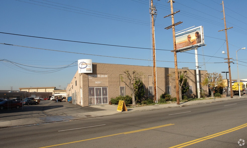 9051 Sunland Blvd, Sun Valley, CA 91352