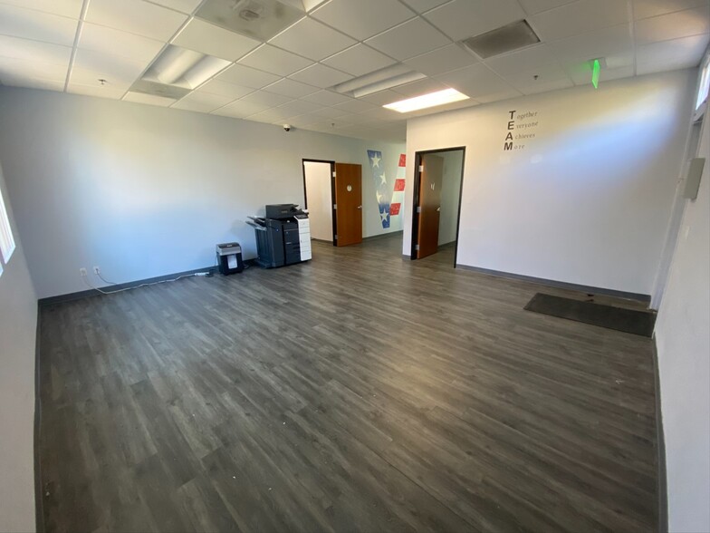 2790 Truxtun Rd, San Diego, CA for lease - Interior Photo - Image 2 of 9