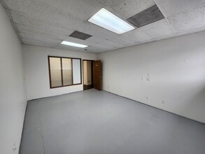 1128 Poplar Pl S, Seattle, WA for lease Interior Photo- Image 1 of 2