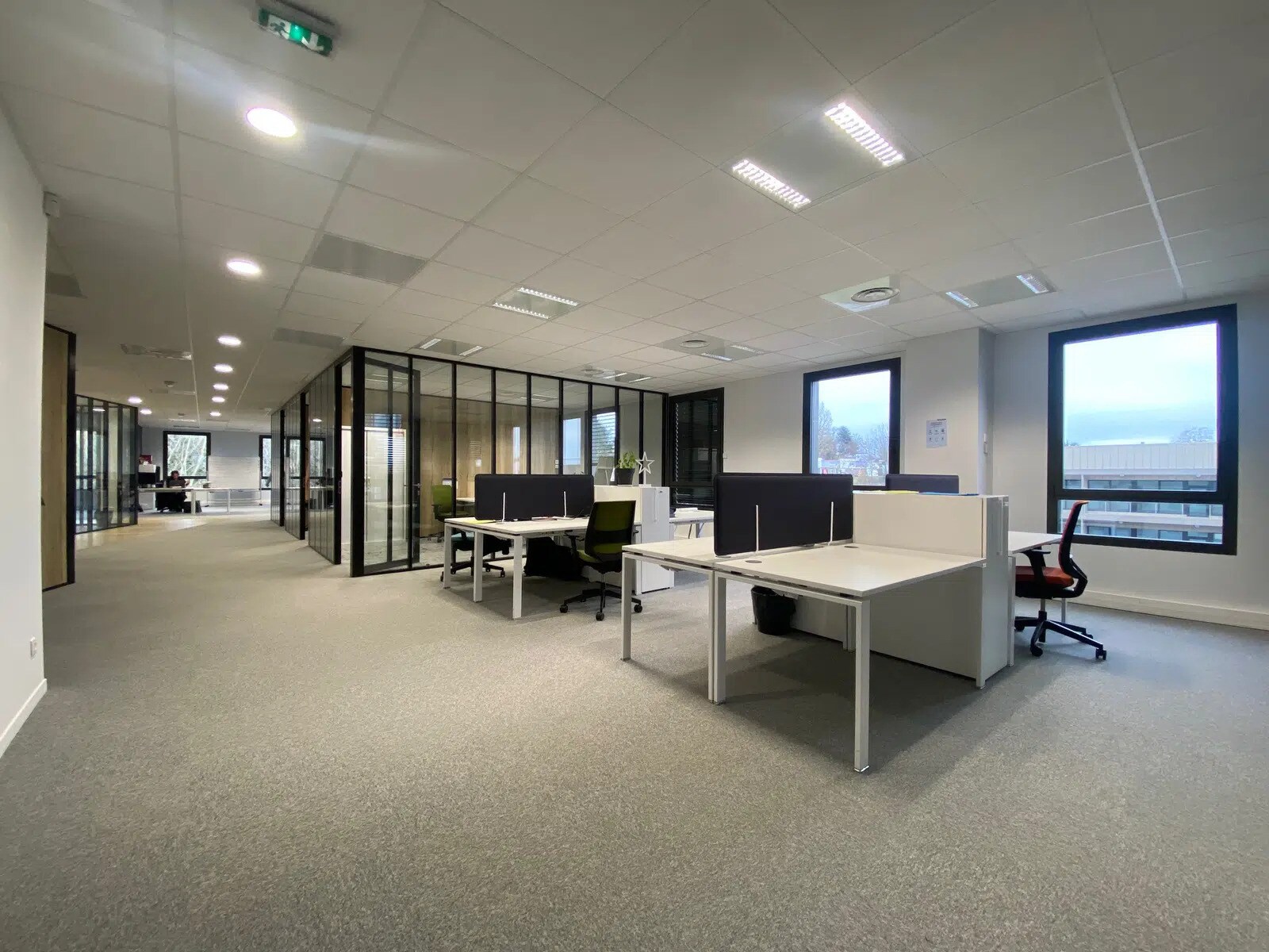 Office in Limonest for sale Building Photo- Image 1 of 8