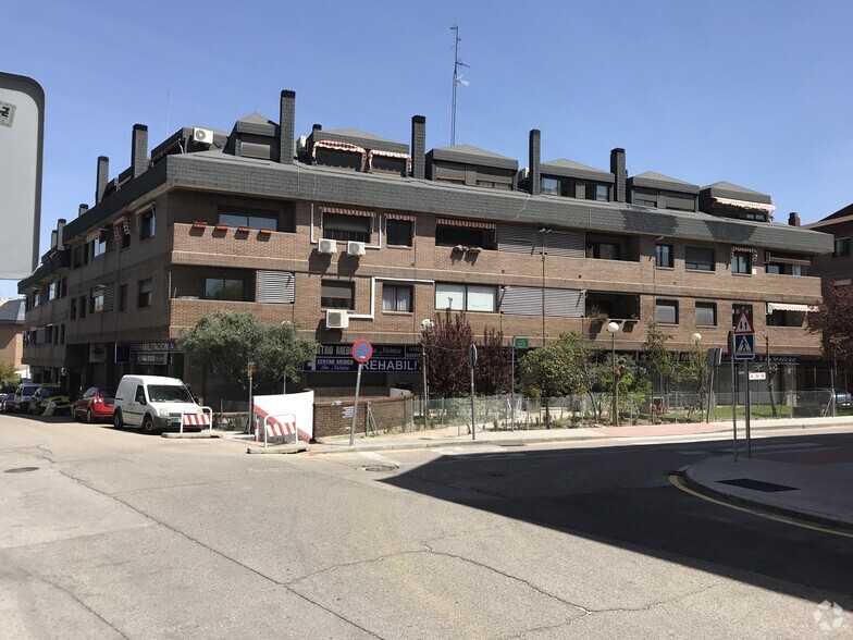 Calle Andrés Segovia, 1, Las Rozas de Madrid, Madrid for sale - Building Photo - Image 2 of 2