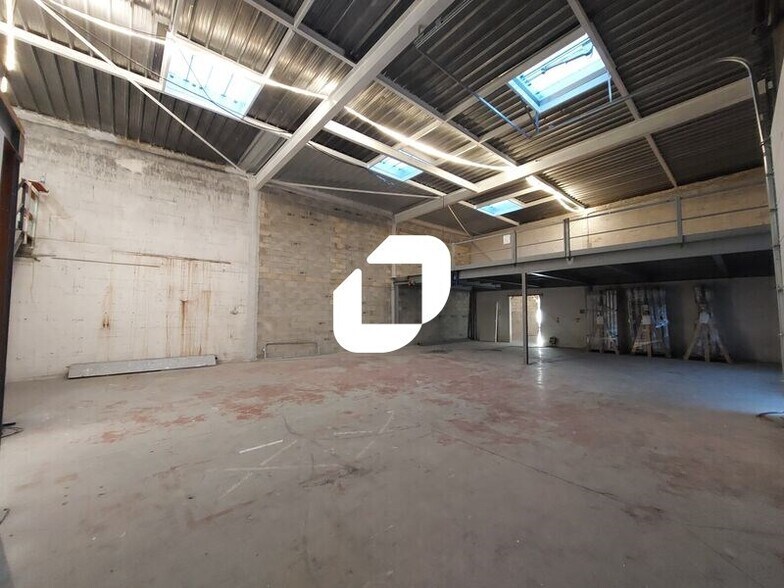Flex in Plaisir for lease - Building Photo - Image 2 of 14