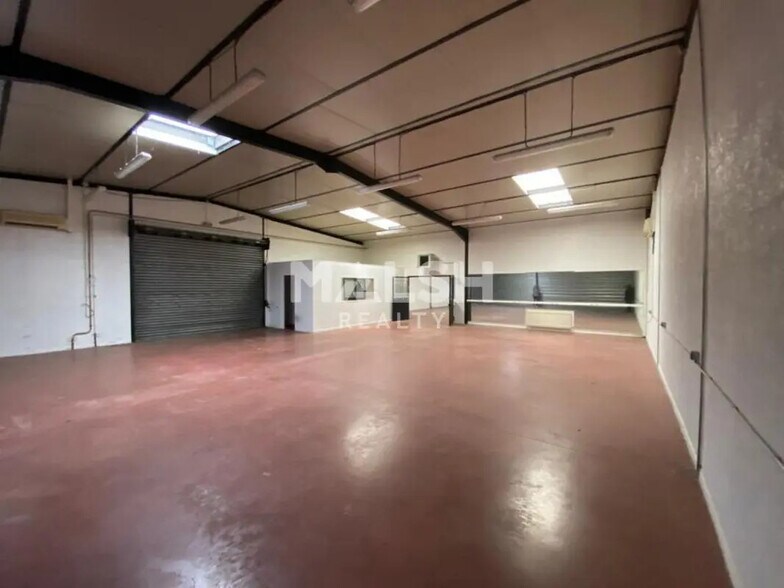 Office in Genay for lease - Interior Photo - Image 3 of 9