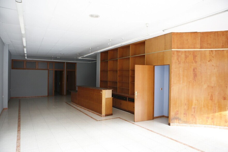 Retail in Benavente for sale - Interior Photo - Image 3 of 10