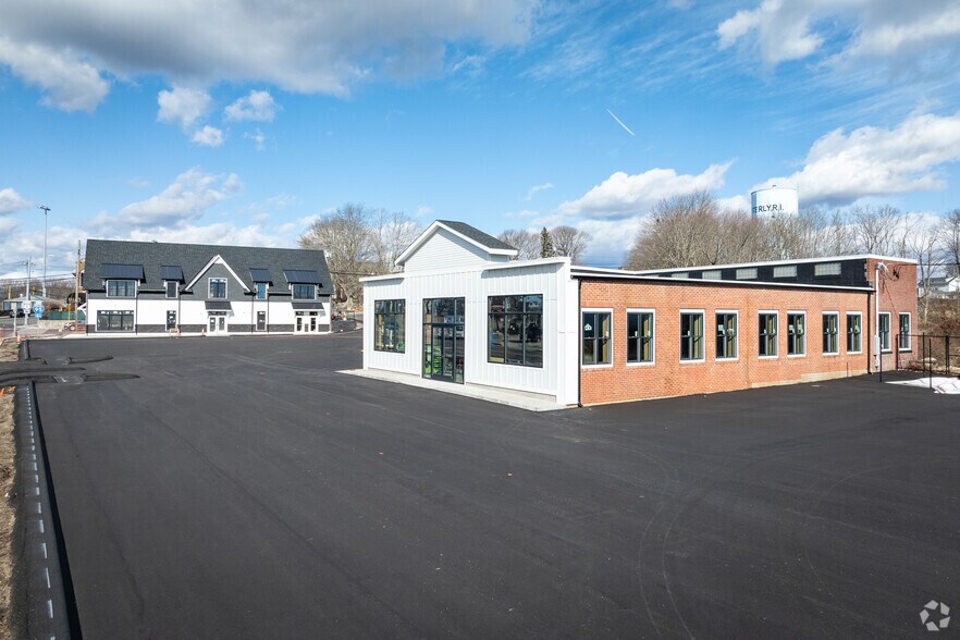 92 Granite St, Westerly, RI for sale - Primary Photo - Image 1 of 1