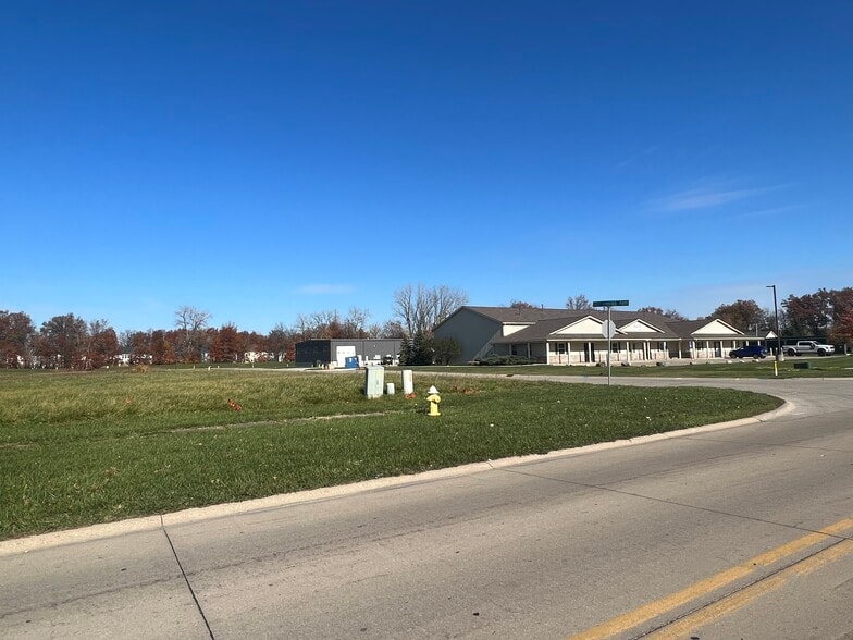 32868 Pin Oak Pkwy, Avon Lake, OH for sale - Building Photo - Image 3 of 5