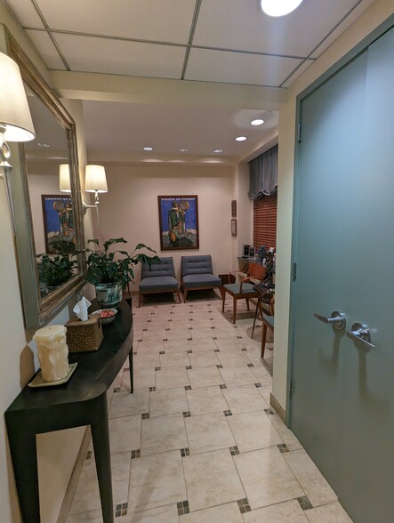 50 E 77th St, New York, NY for lease - Interior Photo - Image 3 of 17