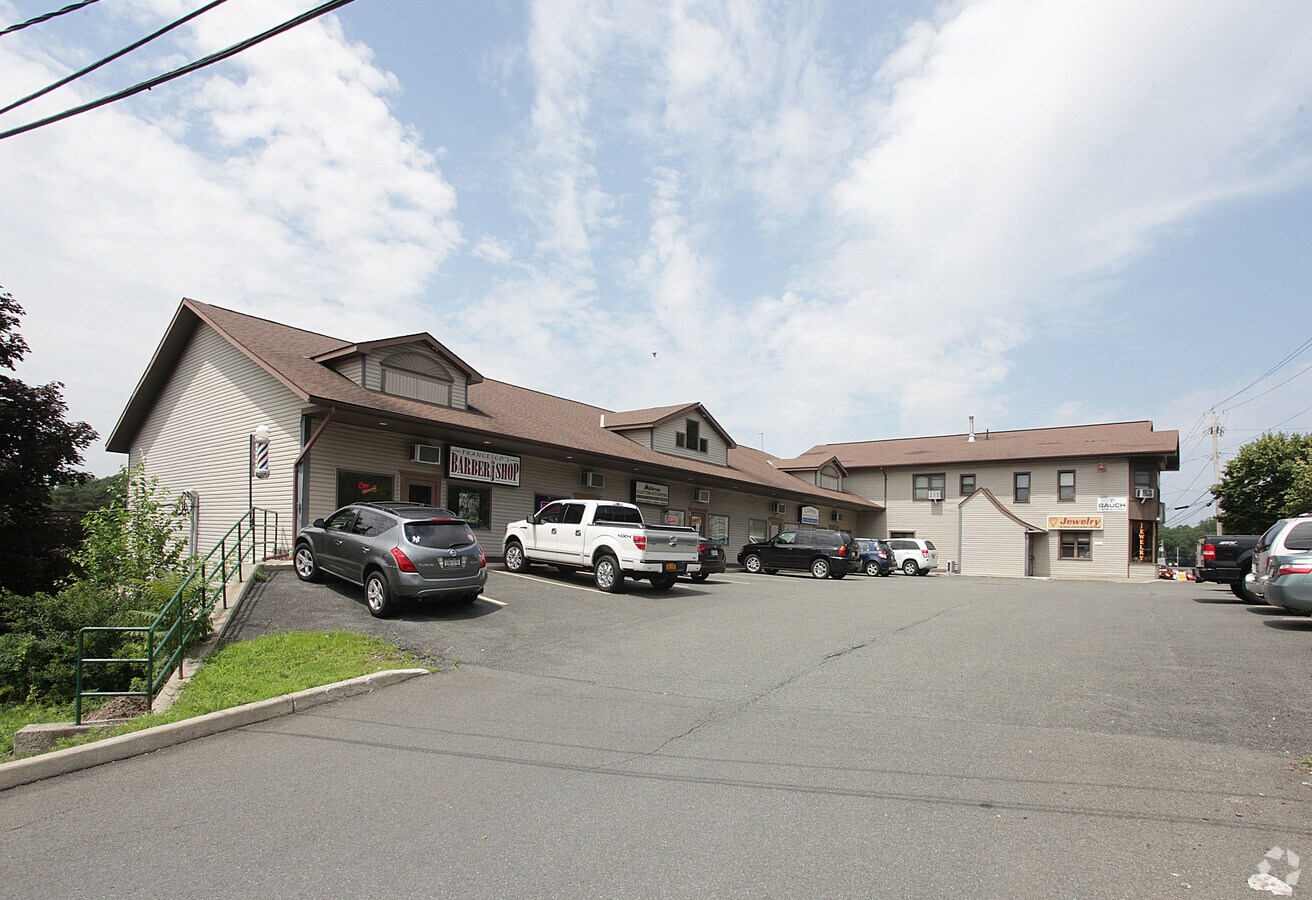 474476 N Greenbush Rd, Rensselaer, NY 12144