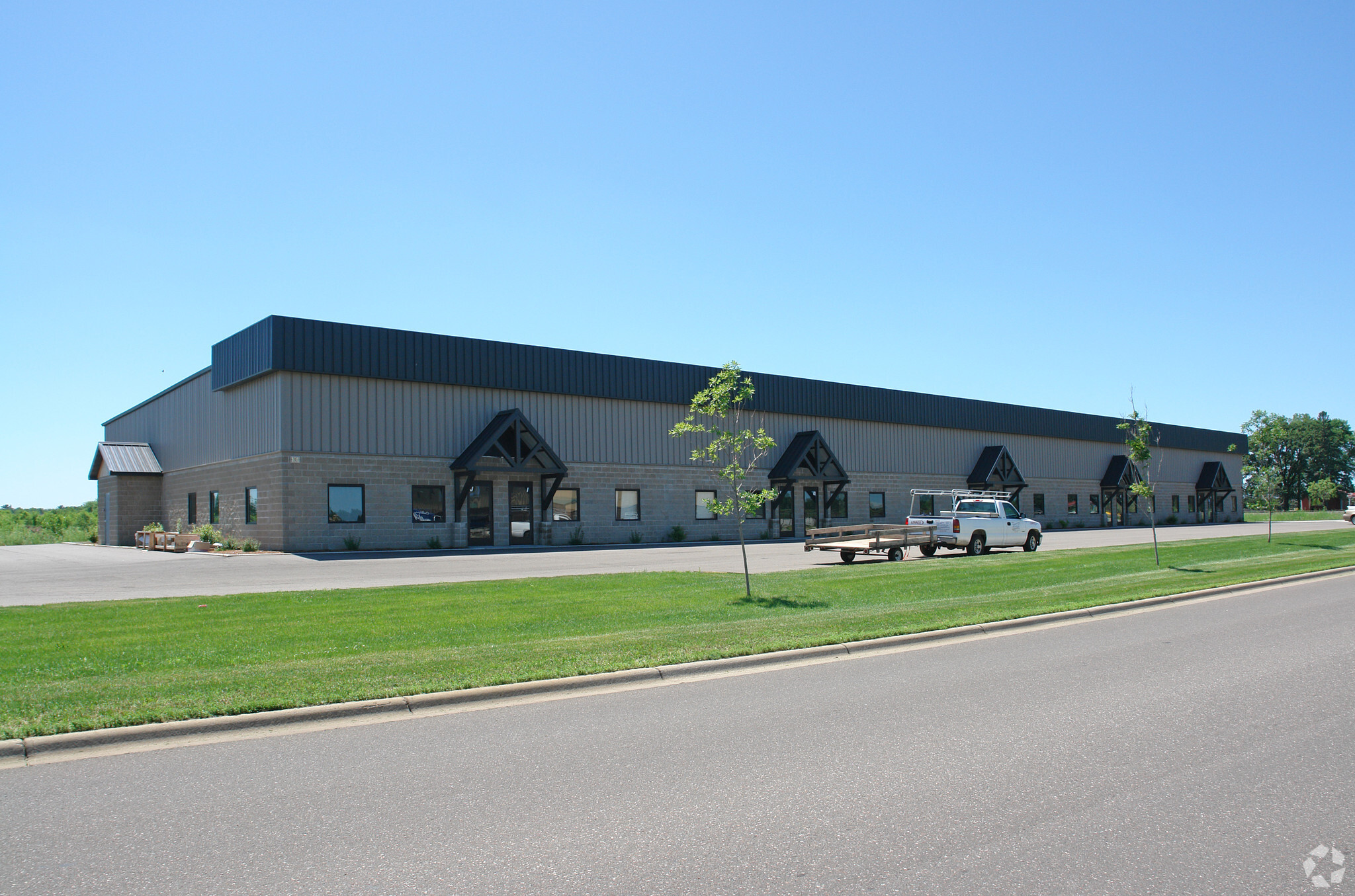 101 Isanti Pky E, Isanti, MN for lease Primary Photo- Image 1 of 5