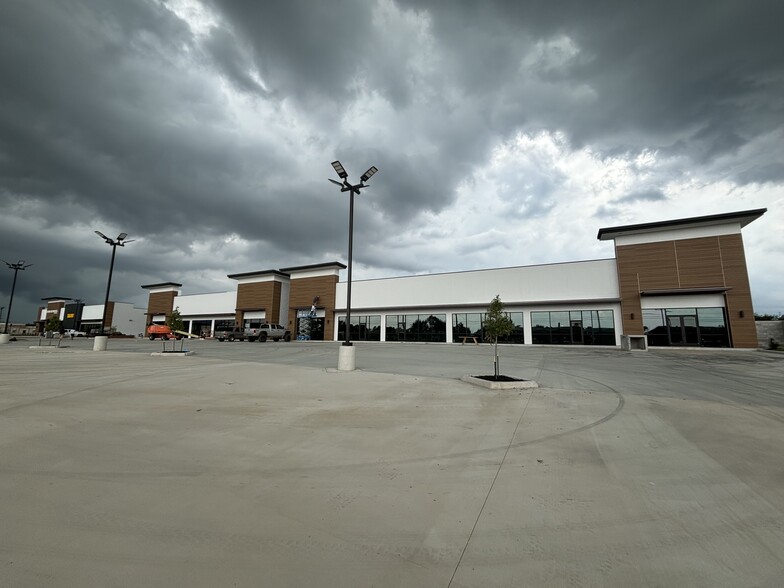 13439 W Bellfort Ave, Sugar Land, TX for lease - Building Photo - Image 1 of 7