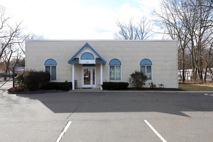 565 Halfway House Rd, Windsor Locks, CT for sale - Building Photo - Image 1 of 1