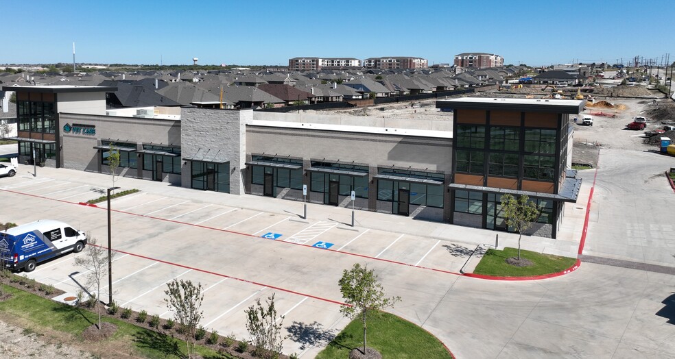 590 W Frontier Pky, Celina, TX for lease - Building Photo - Image 3 of 14