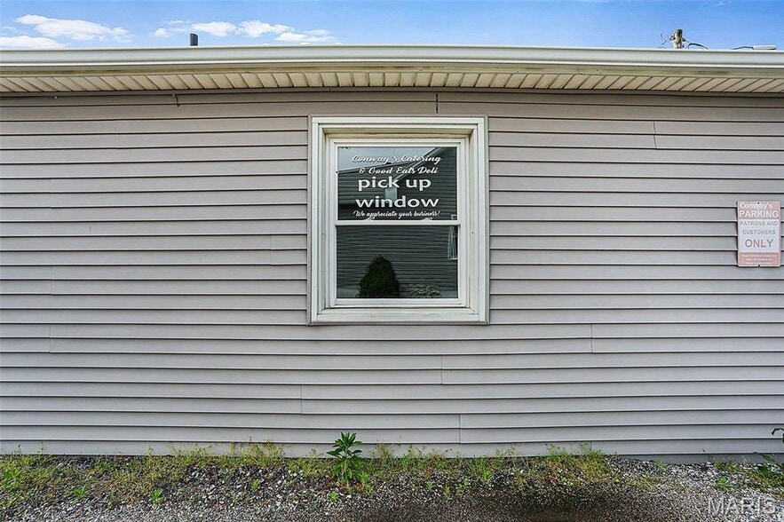 2112 S Center St, Maryville, IL for sale - Primary Photo - Image 2 of 20