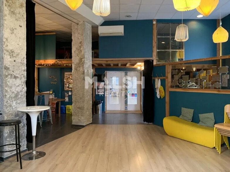 Retail in Lyon for lease - Interior Photo - Image 1 of 5