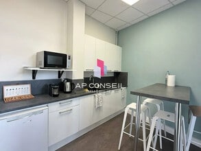 Office in Le Chesnay-Rocquencourt for sale Interior Photo- Image 2 of 3