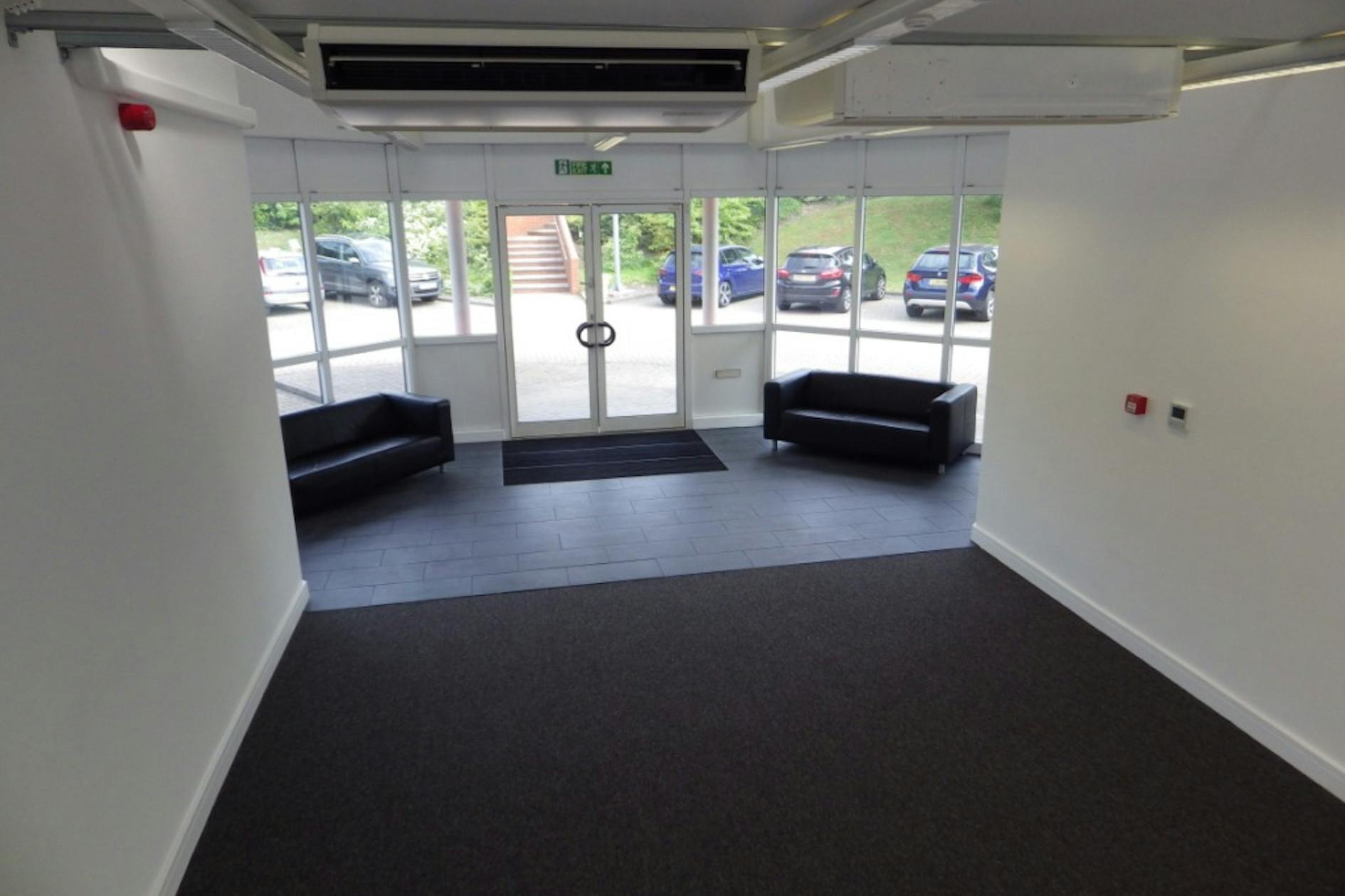 Crockford Ln, Chineham for lease Interior Photo- Image 1 of 2