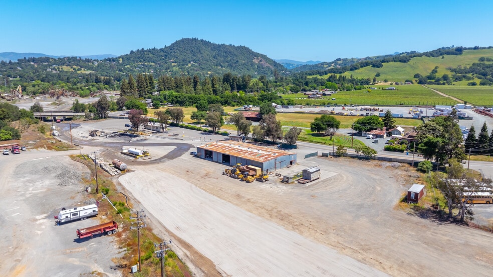 13611 Healdsburg Ave, Healdsburg, CA for lease - Building Photo - Image 2 of 12