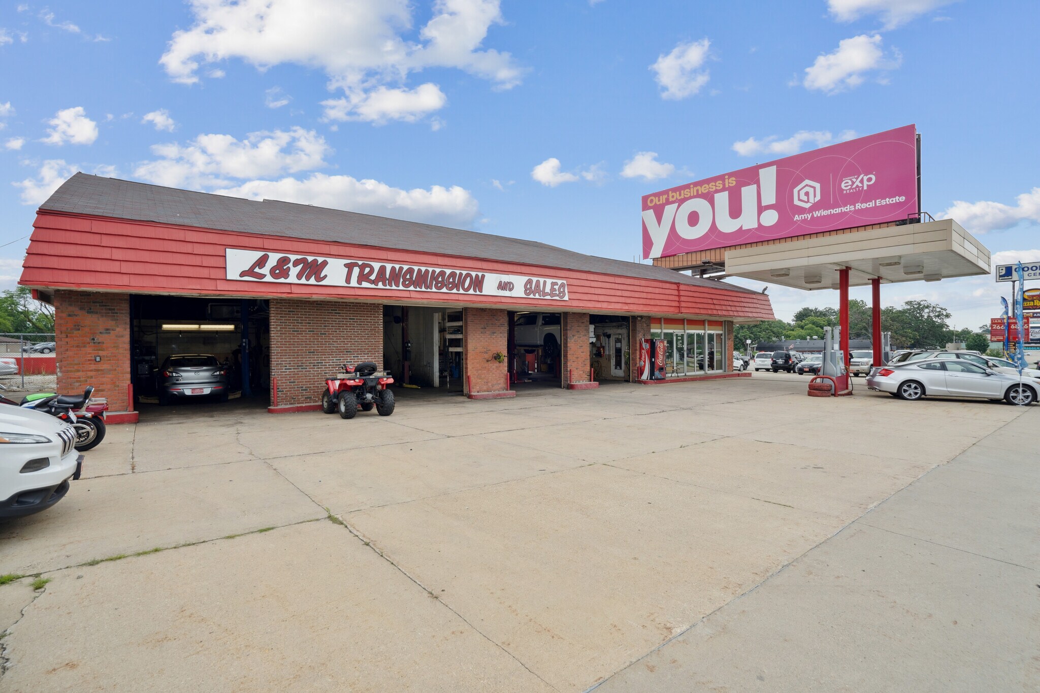4326 University Ave, Cedar Falls, IA for sale Primary Photo- Image 1 of 1