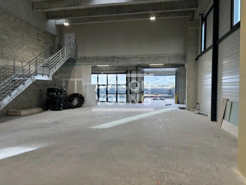 Flex in Bobigny for lease - Interior Photo - Image 3 of 8