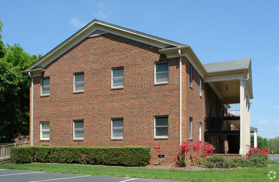 1910 Sedwick Rd, Durham, NC 27713 300 Sedwick Park