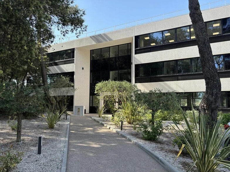 Office in Valbonne for sale - Building Photo - Image 3 of 12