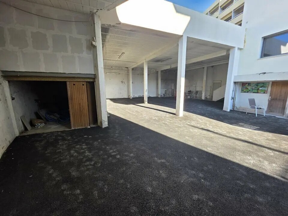 Industrial in Vence for lease Interior Photo- Image 1 of 6