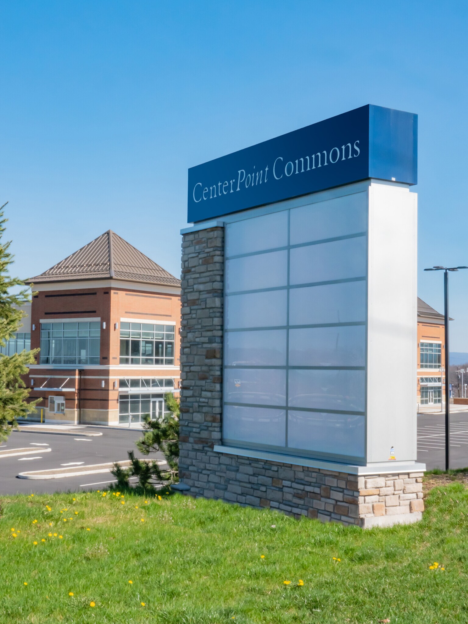 100 Keystone Ave, Pittston, PA 18640 High Profile I81/I476 Office