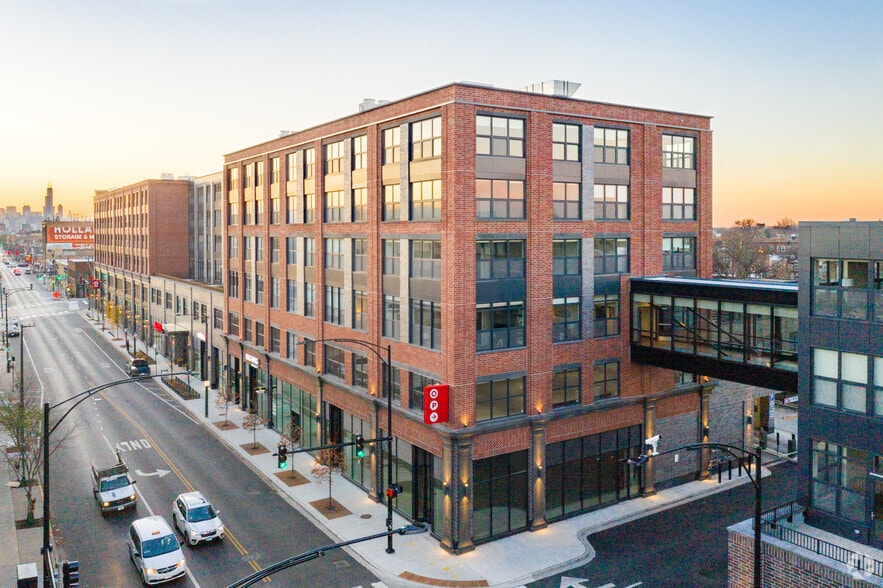 2522 N Milwaukee Ave, Chicago, IL for lease - Building Photo - Image 2 of 4