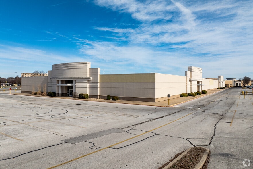 2825 S Glenstone Ave, Springfield, MO for sale - Primary Photo - Image 1 of 1