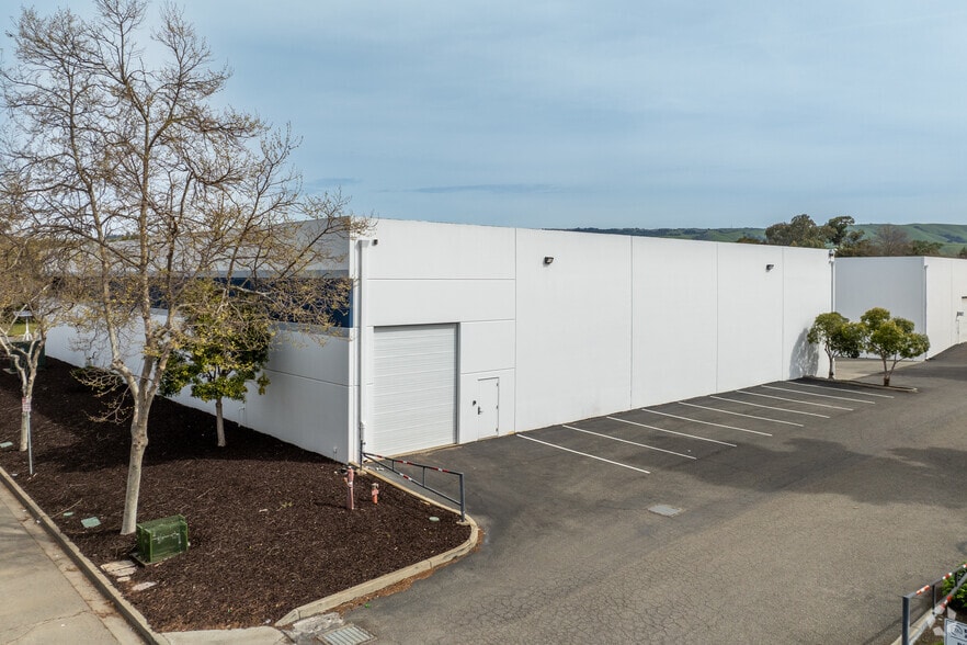 1514-1586 Zephyr Ave, Hayward, CA for lease - Building Photo - Image 3 of 15