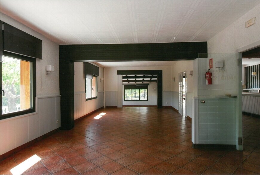 Retail in Campins, Barcelona for lease - Interior Photo - Image 2 of 6