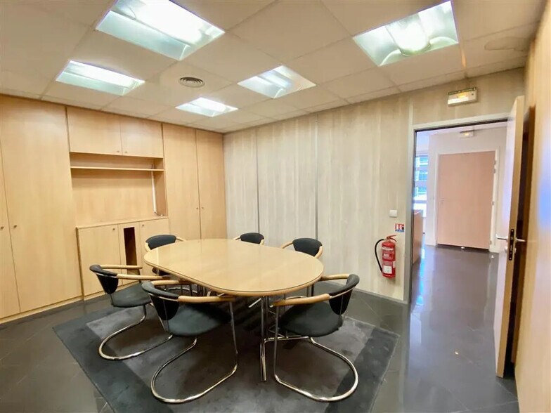 Office in Neuilly-sur-Seine for sale - Building Photo - Image 3 of 6