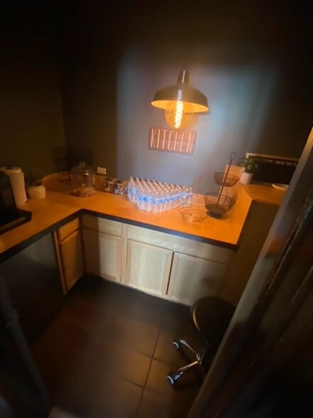 7214-7218 Melrose Ave, Los Angeles, CA for lease - Interior Photo - Image 2 of 13