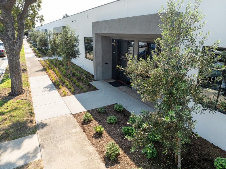 769-791 Newton Way, Costa Mesa, CA for lease - Building Photo - Image 2 of 17