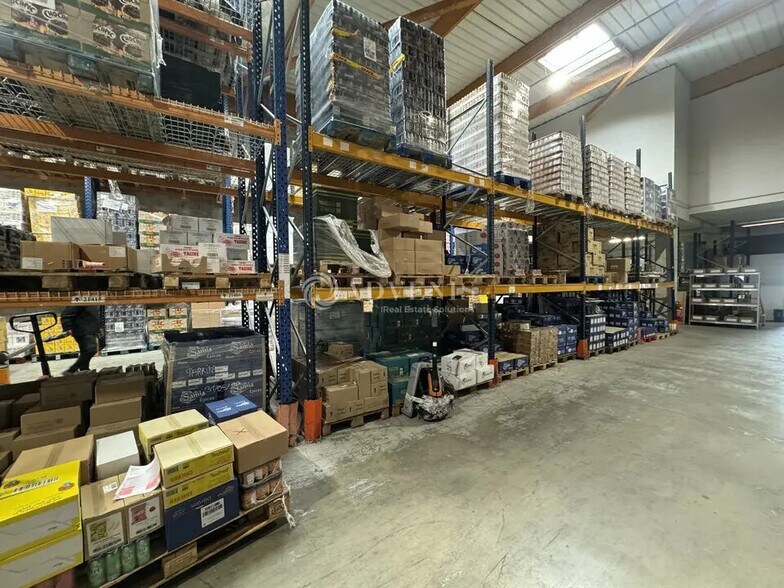 Flex in Gonesse for lease - Building Photo - Image 2 of 11