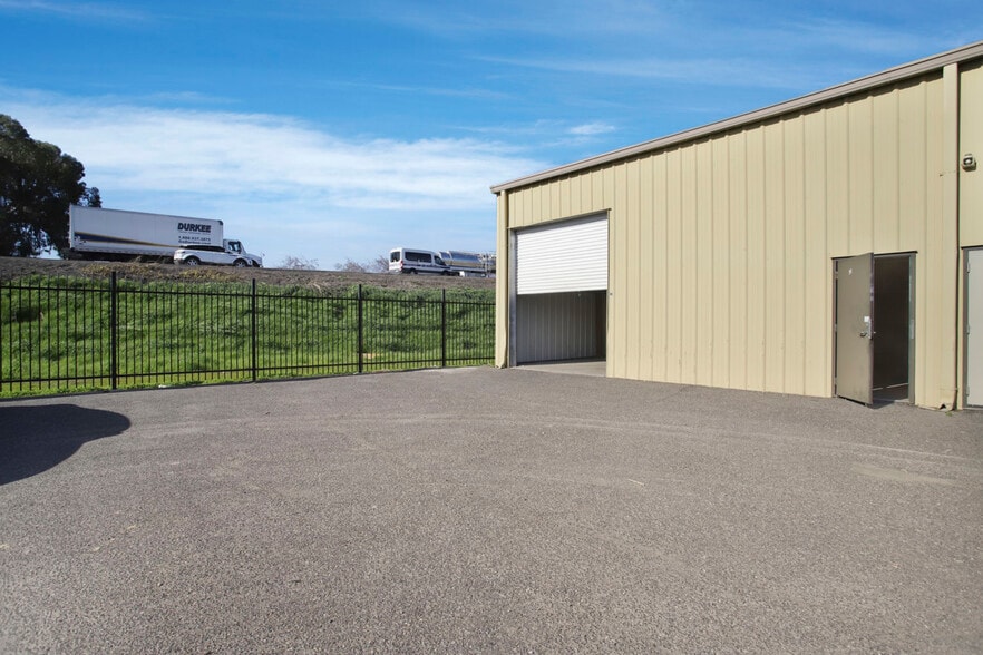 1413 Lone Palm Ave, Modesto, CA for lease - Building Photo - Image 1 of 10