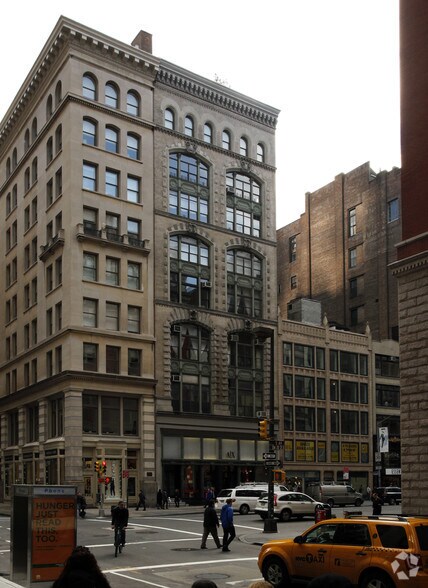 129-131 Fifth Ave, New York, NY for lease - Building Photo - Image 2 of 4