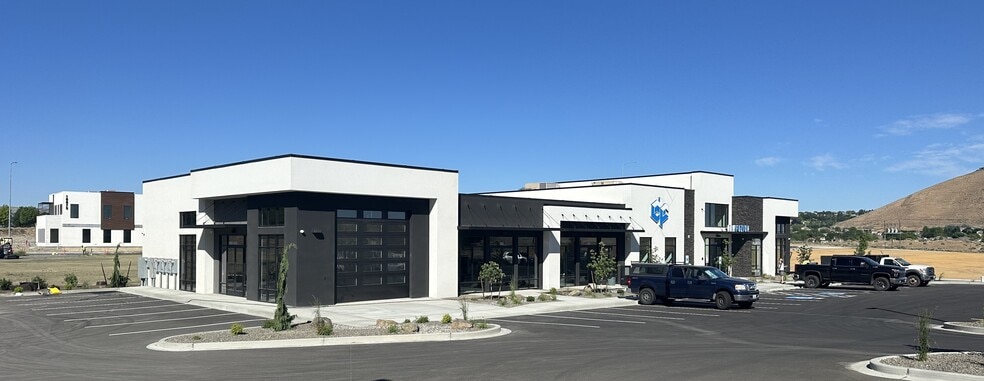 10711 Clearwater Ave, Kennewick, WA for lease - Building Photo - Image 1 of 6