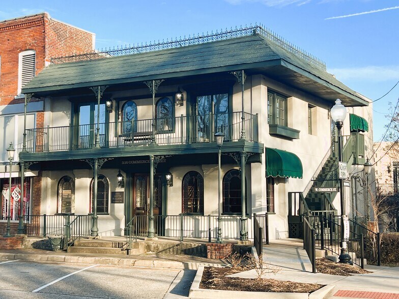 316 W Commerce St, Hernando, MS 38632 The Queen of the Square