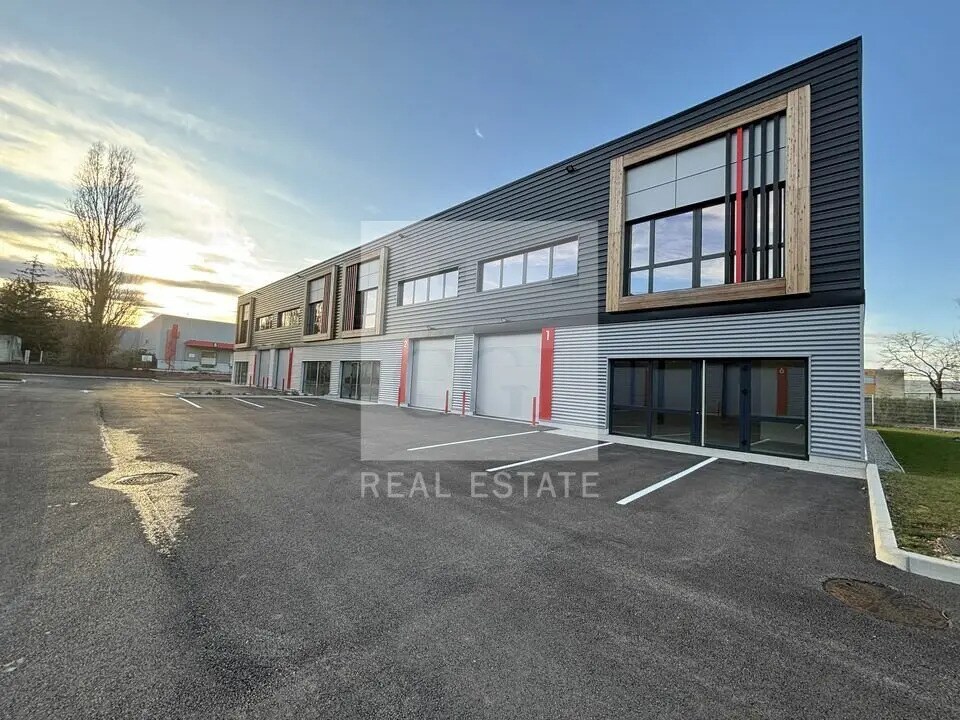 Flex in Saint-Quentin-Fallavier for lease Building Photo- Image 1 of 13