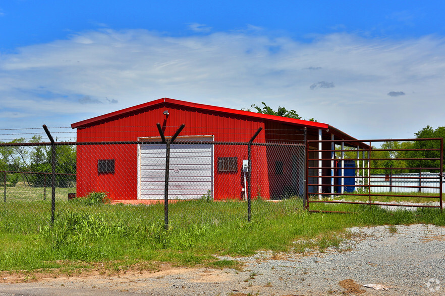 3818 W Grand Ave, Chickasha, OK for sale - Primary Photo - Image 1 of 1