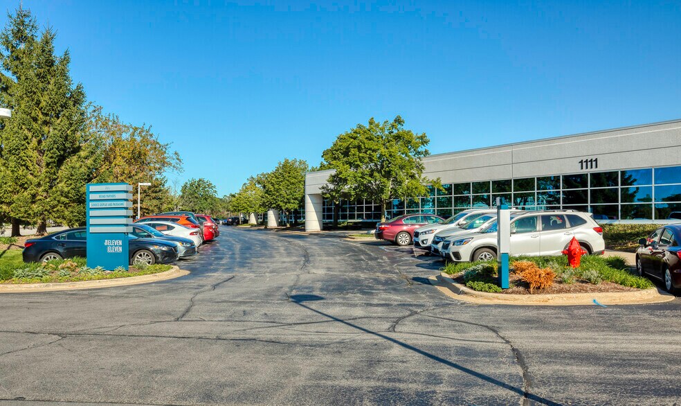 1111 Pasquinelli Dr, Westmont, IL for lease - Building Photo - Image 2 of 6