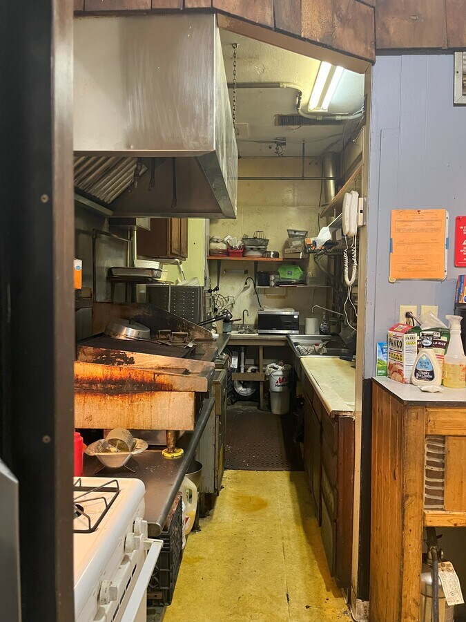 102 River Street, Fromberg, MT 59029 Two Bear Tavern