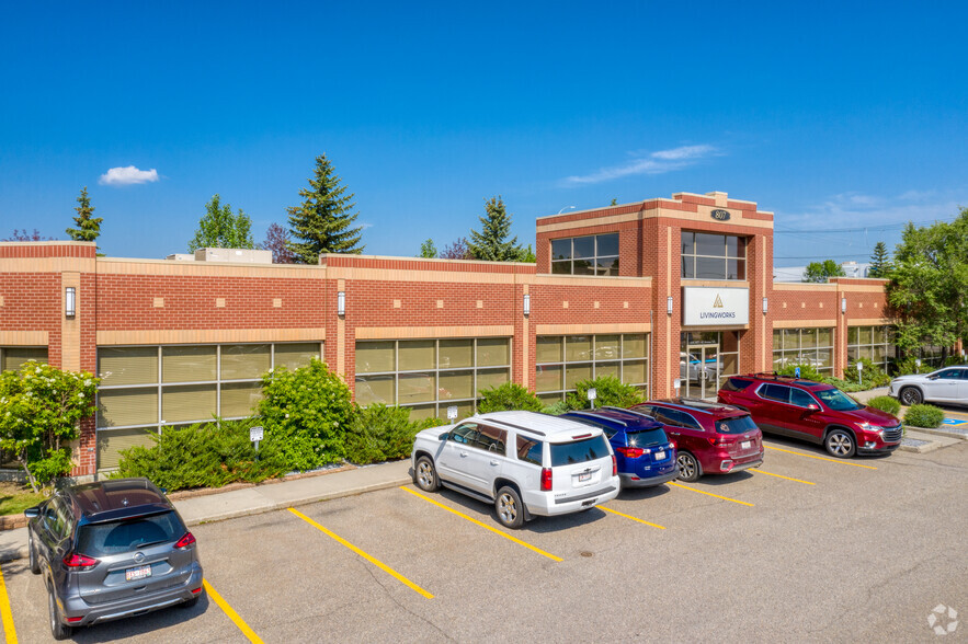 807 42nd Ave SE, Calgary, AB for sale - Primary Photo - Image 1 of 1