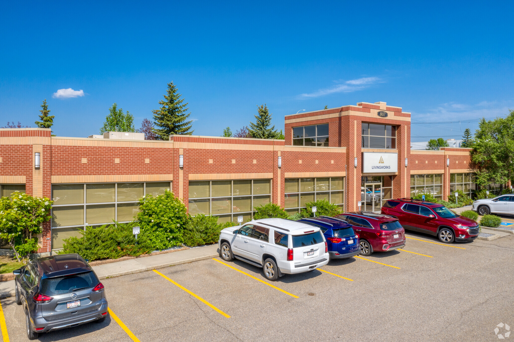 807 42nd Ave SE, Calgary, AB for sale Primary Photo- Image 1 of 1